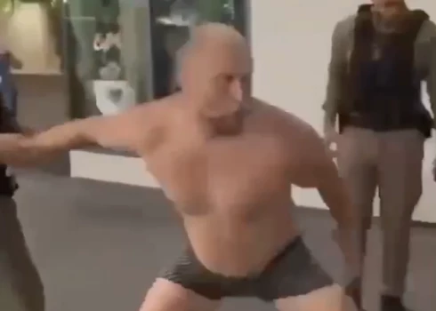 Iereibis baltkrievu tūrists Taizemē cīnās ar policistiem.