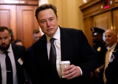 ASV elektromobiļu ražošanas uzņēmuma "Tesla Motors" un kosmosa kompānijas "SpaceX" vadītāja Īlona Maska bagātība pārsniegusi 400 miljardus dolāru. 