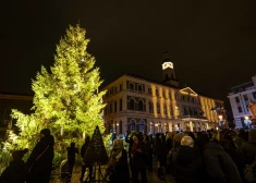 Ziemassvētku egles iedegšana Rātslaukumā.