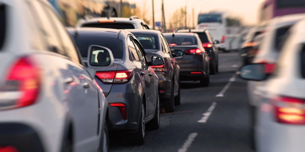 Šī gada rekordists ir 2006. gada “Audi A6”, kas ir pabijis 26 īpašnieku rokās. Tāpat bieži īpašumtiesības ir mainījušās 2006. gada “Škoda Octavia” un diviem BMW 5. sērijas auto – katram no tiem ir bijuši 22 īpašnieki.