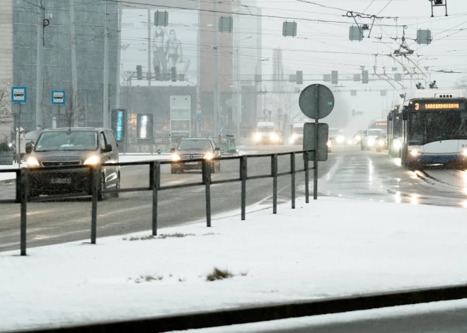 12 декабря Ригу немного замело, но к вечеру снег растаял.