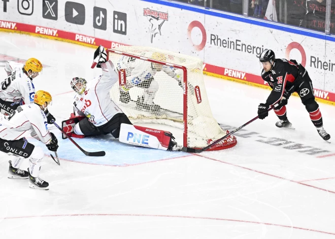 Necaursitamais Kristers Gudļevskis palīdz pēcspēles metienos uzvarēt DEL līderi Ingolštates ERC