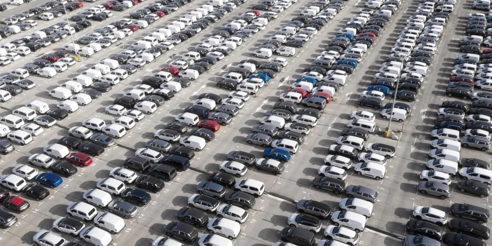 Jaunāks, videi draudzīgāks autoparks, pārdomāta atbalsta sistēma lietotu elektroauto tirgū, jaunu ražotāju zīmolu ienākšana, lielāks fokuss uz autovadītāja labsajūtu un “zaļāki” sabiedrības mobilitātes paradumi, biežāk izvēloties sabiedrisko transportu, – šie ir tikai daži no vēlamajiem attīstības scenārijiem tuvākajiem pieciem gadiem.