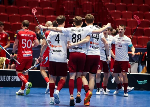 Latvijas florbolistiem vēsturiska uzvara.