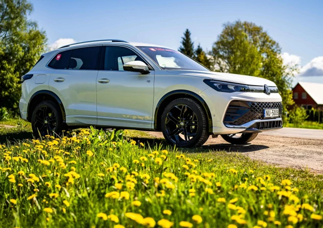 Ļoti sīvā cīņā 2. vietā palika "Volkswagen Tiguan". 