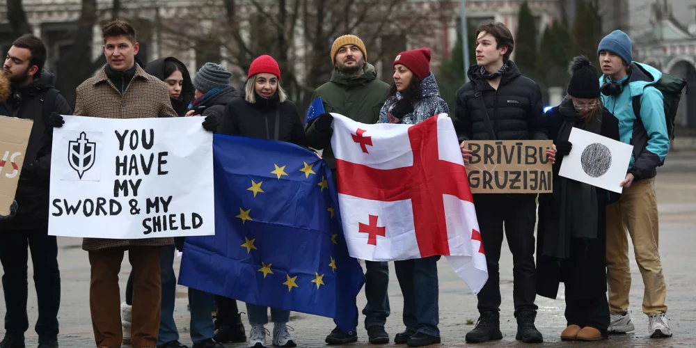 Jaunieši rīkoja protestu, lai pievērstu uzmanību autoritārisma pieaugumam Gruzijā.