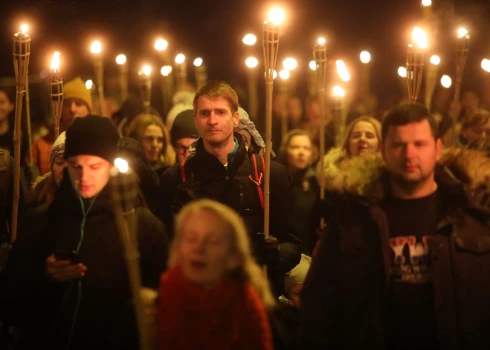 Во время факельного шествия в День Лачплесиса.