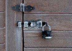 Ziema nāk ar aizsalušām slēdzenēm: kā izvairīties un ko darīt, ja tās aizsalst