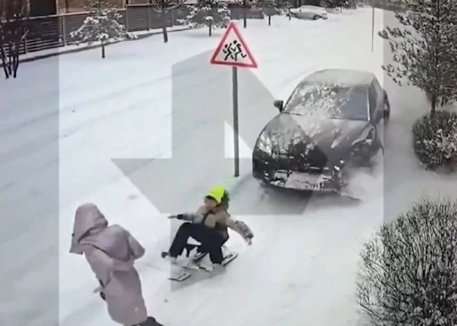 ВИДЕО: в Москве пьяная женщина сбила насмерть ребенка, а потом стала петь и плясать на глазах его матери