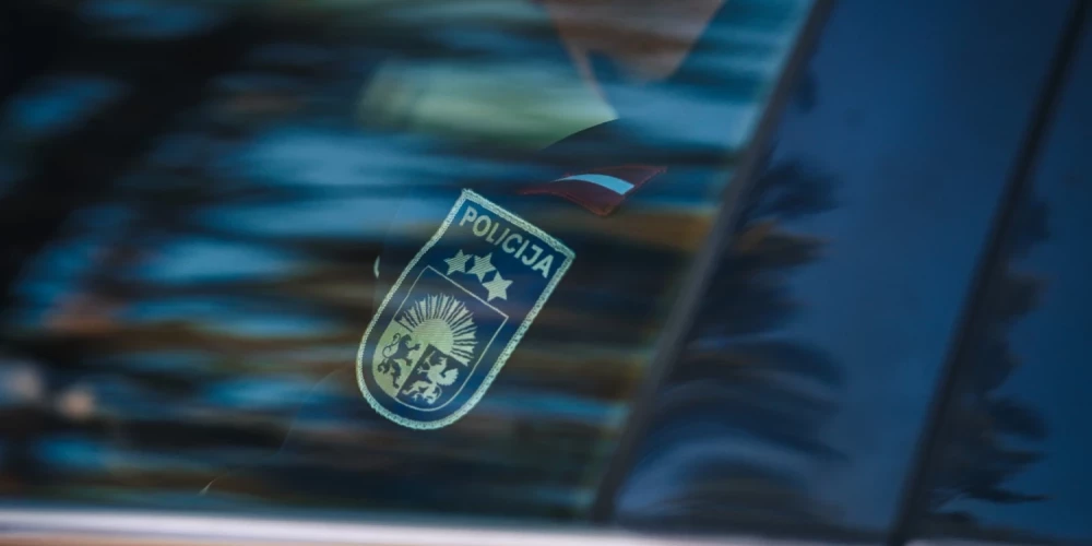  Mārupē vīrietis nošauj savu ģimeni un izdara pašnāvību - starp nogalinātajiem arī bērns. 