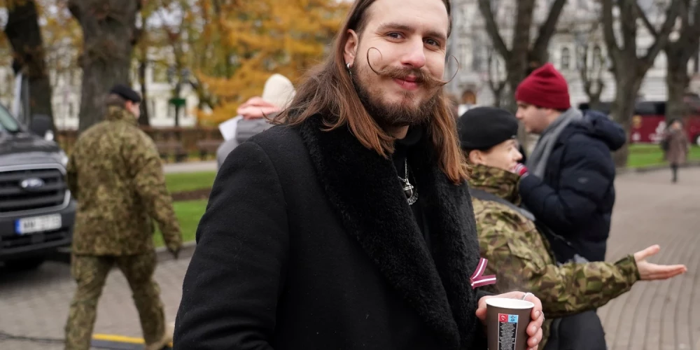 Mūziķis Miks Galvanovskis steidzami pārdod klubu "Pandemonium".