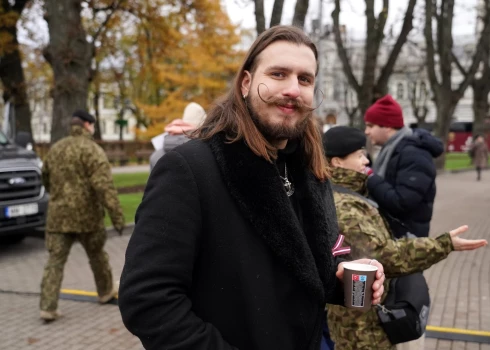 Mūziķis Miks Galvanovskis steidzami pārdod klubu "Pandemonium".