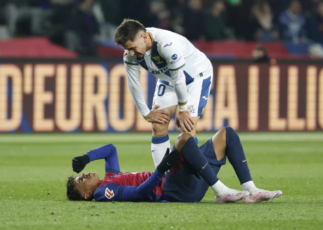 "Barcelona" zaudē Laminu Jamalu uz mēnesi labās potītes savainojuma dēļ