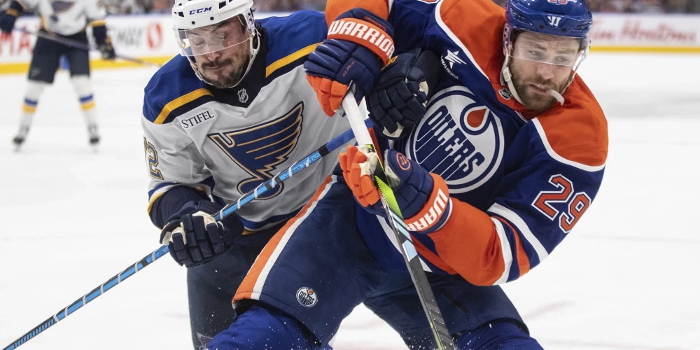 Edmontonas "Oilers" centra uzbrucējs Leons Draizaitls (29 numurs).