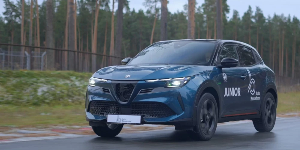 Alfa Romeo Junior Ibrida Ibrido sākuma cena ir 31 790 eiro, bet testa auto pieejams par 37 300. 