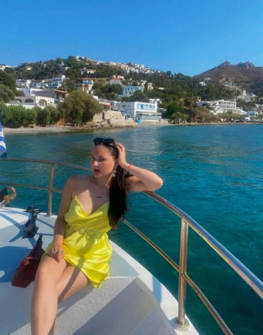 Adrija Silva jau otro reizi ciemojas sava tēva senču dzimtenē. Šoreiz brauciens bija kā dāvana no tēta 18. dzimšanas dienā.