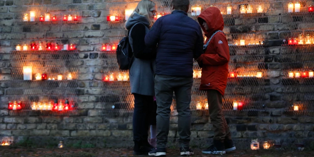 "Ir svarīgi stiprināt ģimenes saites," teica iniciatīvas autors, paužot, ka visas dienas garumā tiktu svinēta Lāčplēša diena. Tagad Lāčplēša diena tiekot pieminēta tikai "vakarā un tumsā".