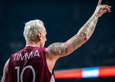 Jānis Timma Latvijas basketbola izlasē visbiežāk spēlēja ar 10. numuru.