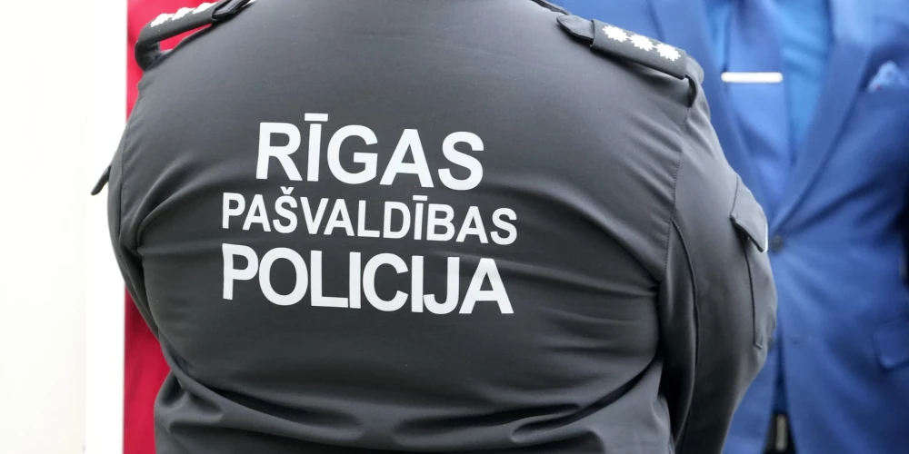 Aptuveni divi miljoni eiro plānoti atalgojuma palielināšanai policistiem par 10 %. 