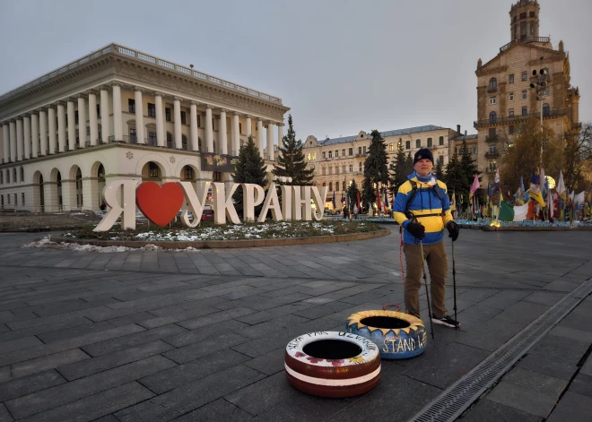 Vācot ziedojumus Ukrainai, latviešu zemessargs dodas uz Dienvidpolu