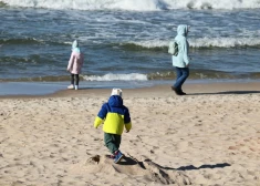 Pētnieki noskaidrojuši, ka divreiz efektīvāk par zālēm gan sievietēm, gan vīriešiem palīdzēja ātras pastaigas un skriešana vieglā riksī.