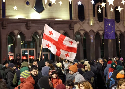  Protestētāji ir apņēmības pilni turpināt demonstrācijas līdz jaunu vēlēšanu sarīkošanai.