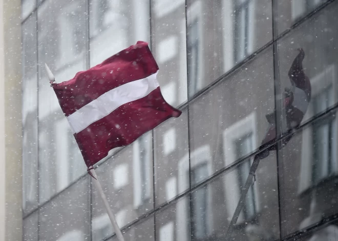 Ceturtdien gaidāms mākoņains laiks un lietus, vietām spēcīgs vējš