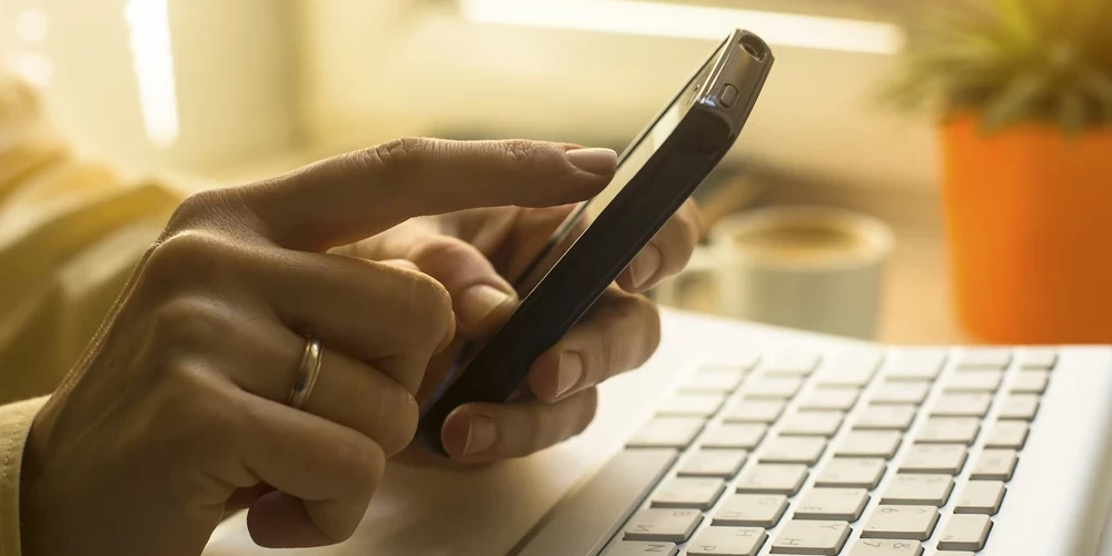 Valsts policija brīdina par krāpnieciskām īsziņām CSDD vārdā.