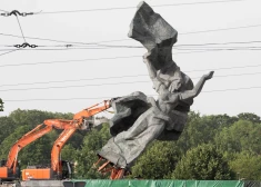 Пришлось снести, но все равно жаль: директор Художественного музея - о памятнике в Пардаугаве