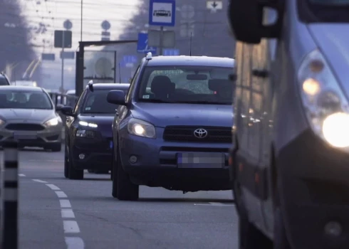 Ražotāja garantija attiecas uz visu automobili, izņemot dilstošās daļas, akumulatorus u. tml.