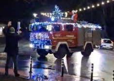 VIDEO: Siguldas ugunsdzēsēji pilsētā rada pasakainu Ziemassvētku noskaņu