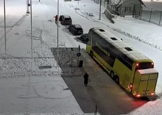 Igaunijas policija publisko video ar parakstu: "Kad mēģini īsināt laiku rindā uz Krievijas robežas"