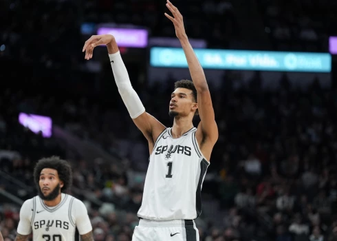 Sanantonio "Spurs" centra spēlētājs Viktors Vembanjama.