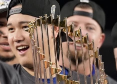 Losandželosas "Dodgers" superzvaigzne Ohtani šogad palīdzēja klubam izcīnīt uzvaru Pasaules sērijā