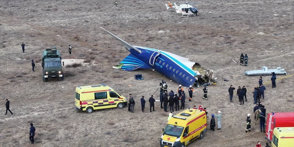Вид с дрона показывает место крушения пассажирского самолета авиакомпании Azerbaijan Airlines недалеко от города Актау, Казахстан, 25 декабря 2024 года.
