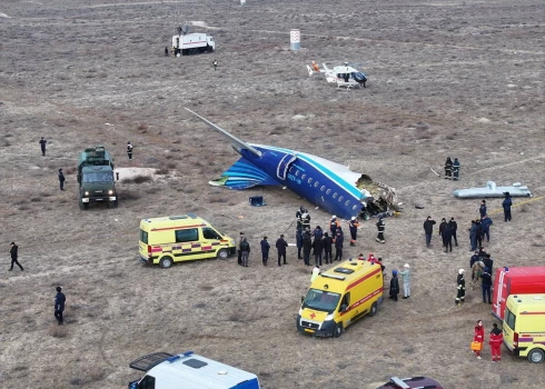 Вид с дрона показывает место крушения пассажирского самолета авиакомпании Azerbaijan Airlines недалеко от города Актау, Казахстан, 25 декабря 2024 года.