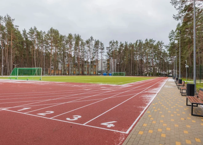 Pie Pumpuru vidusskolas par 1,3 miljoniem eiro izbūvēts sporta laukums