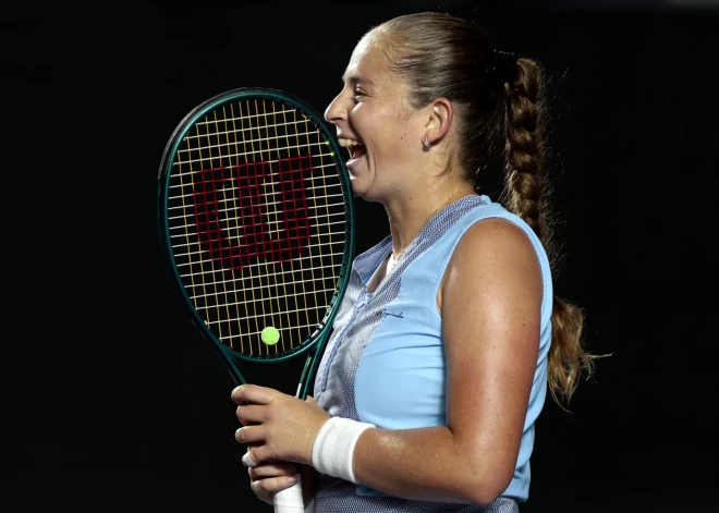 Ostapenko jauno sezonu ar jauno pārinieci sāk ar pārliecinošu zaudējumu