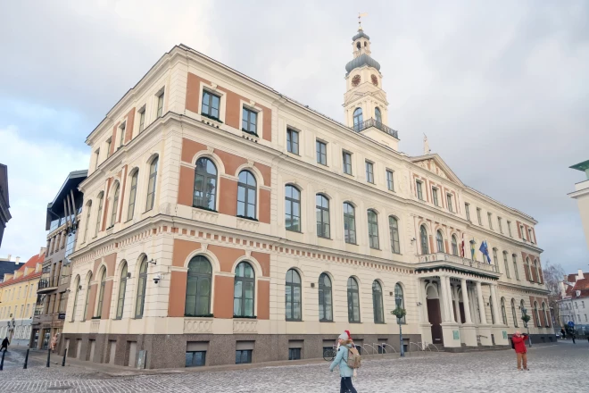 Gribētāju uz Rīgas Rātsnamu netrūkst.
