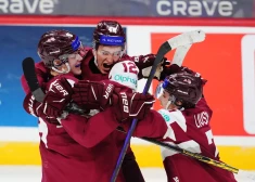 Latvijas U-20 hokejisti pasaules čempionāta ceturtdaļfinālā! Pretinieku "nomētāti", mūsējie atspēlējas no 0:2 un papildlaikā pieveic Vāciju