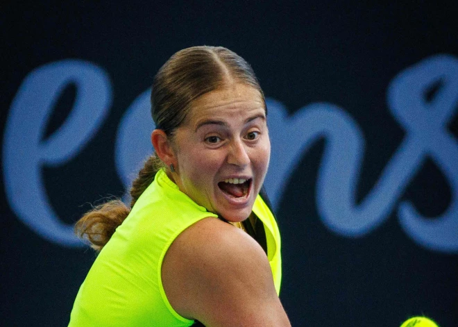 Ostapenko Brisbenas "WTA 500" turnīra otrajā kārtā piedzīvo sāpīgu zaudējumu