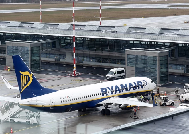 "Ryanair" kapteinis stāsta par spriedzi un kliedzieniem uz klāja, kad lidmašīna tika novirzīta uz Čehiju