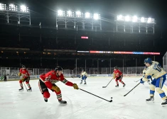 Spēlē, kas norisinājās ASV beisbola līgas (MLB) komandas Čikāgas "Cubs" stadionā, "Blues" uzvarēja ar rezultātu 6:2 (2:1, 3:0, 1:1).