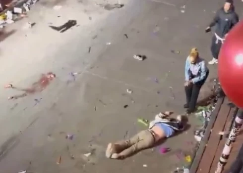 В социальных сетях начали появляться видео, записанные на месте трегедии.