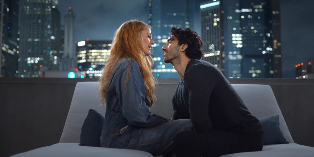 Džastins Baldoni un Bleika Laivlija filmā "Manas mīlas lauskas".