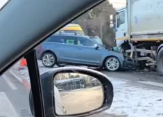 Valsts policija ir uzsākusi kriminālprocesu, lai izmeklētu negadījuma apstākļus un noskaidrotu tā cēloņus. Sīkāka informācija par avārijas detaļām šobrīd netiek sniegta.