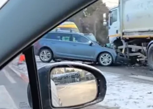 Valsts policija ir uzsākusi kriminālprocesu, lai izmeklētu negadījuma apstākļus un noskaidrotu tā cēloņus.