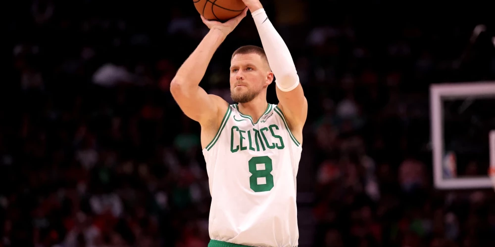 Latvijas basketbolists Kristaps Porziņģis piektdien guva 11 punktus Nacionālās basketbola asociācijas (NBA) mačā, kurā viņa pārstāvētā Bostonas "Celtics" komanda izcīnīja uzvaru.