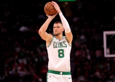 Latvijas basketbolists Kristaps Porziņģis piektdien guva 11 punktus Nacionālās basketbola asociācijas (NBA) mačā, kurā viņa pārstāvētā Bostonas "Celtics" komanda izcīnīja uzvaru.