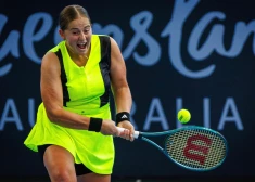 Aļona Ostapenko Adelaides "WTA 500" turnīrā spēlēs pret Magdalēnu Frehu